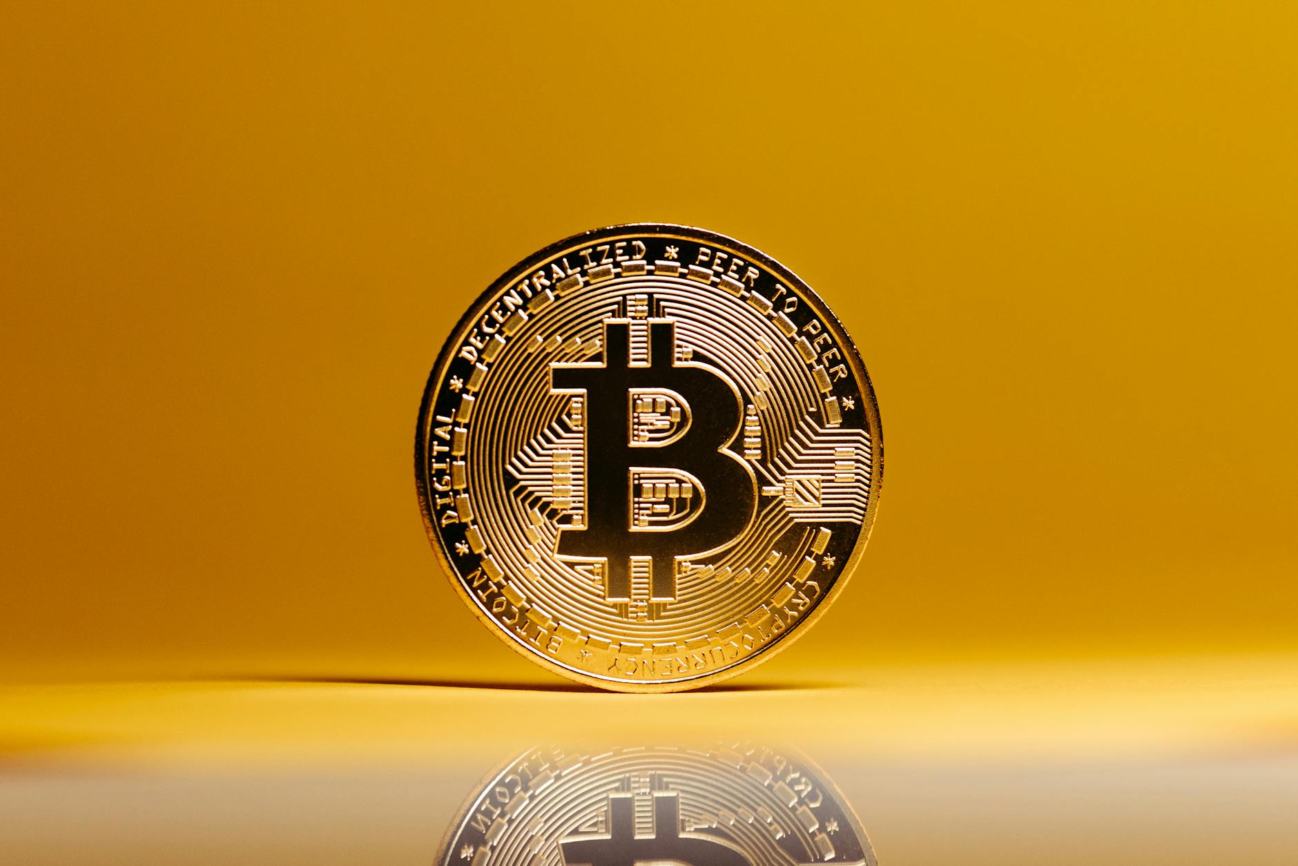 UK investors are nearing the deadline to include cryptocurrency exchange-traded notes in their tax-exempt investment portfolios, according to the Financial Times.