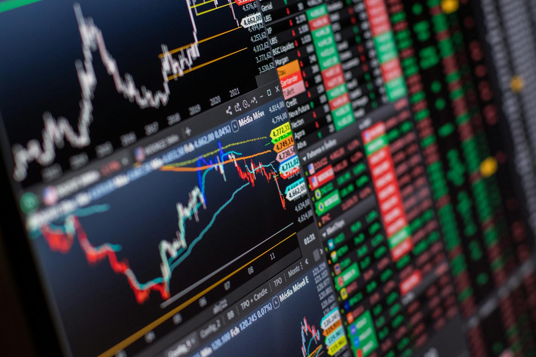 Assets in China's private funds surge as investments in technology and artificial intelligence intensify.