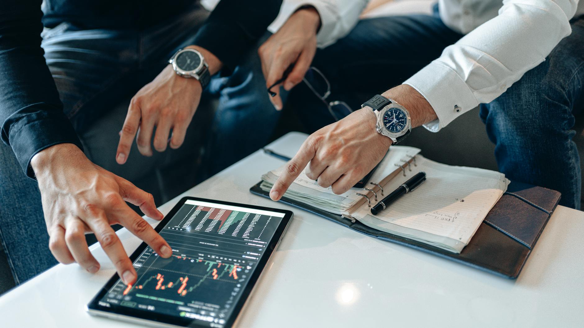 Performance Update: Key Fintech Index Declines by 1.4% with All Components Showing Downturns