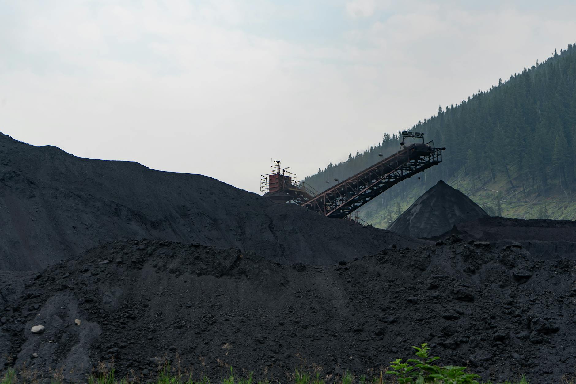 Crypto mining may stabilize energy markets, Paradigm addresses regulatory challenges