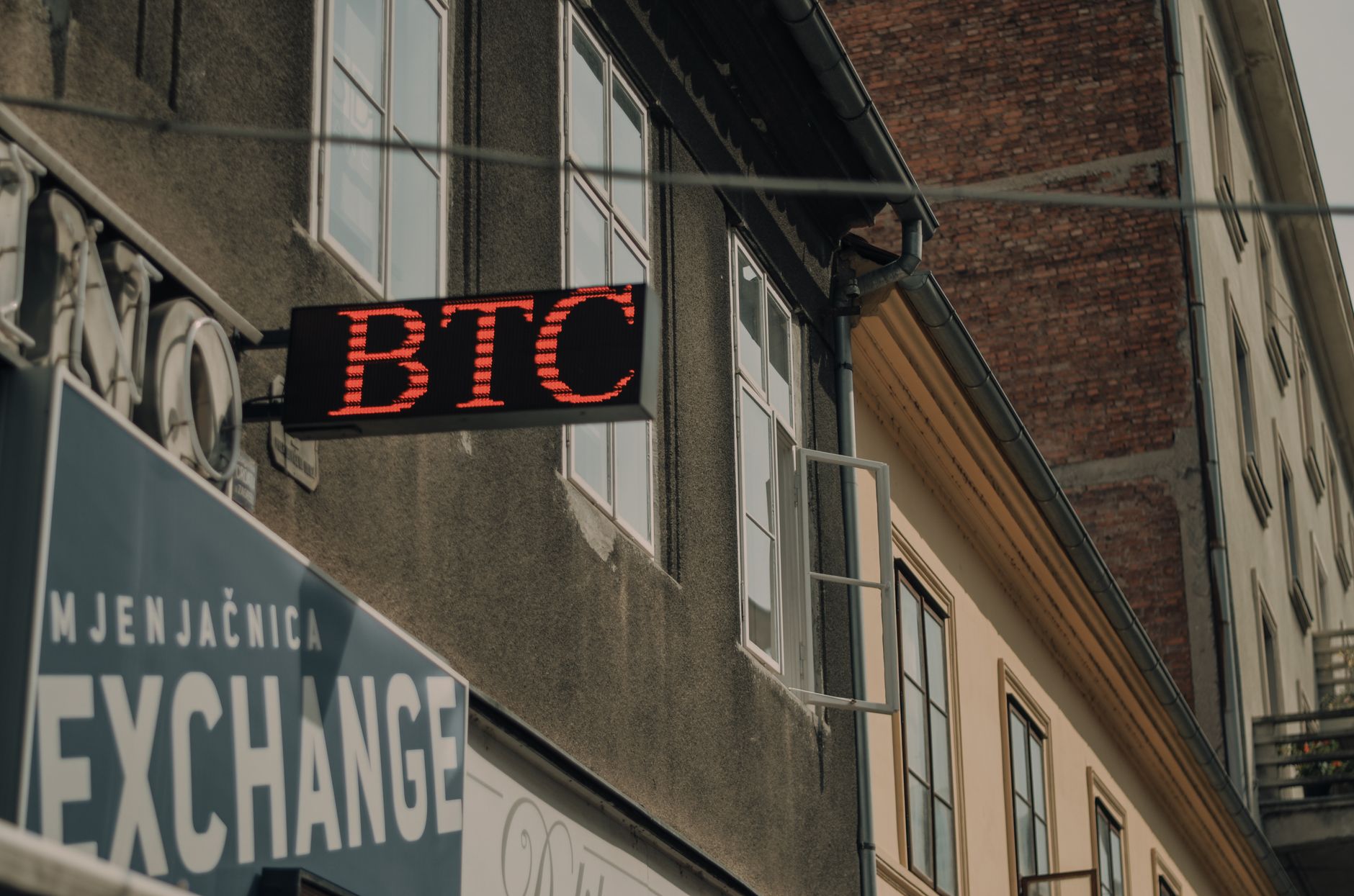 XRP Retraces Following Recent Surge, with Profit-Taking Noted Around $1.25