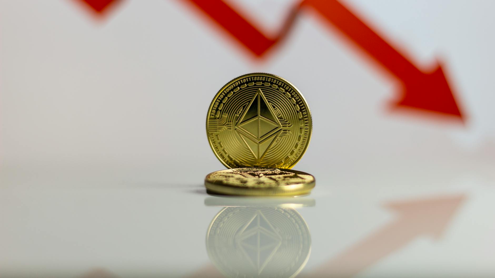 Bitcoin Dips to Lowest Value in Two Months as Key Strategy Offloads, ETFs Experience Yearly Decline
