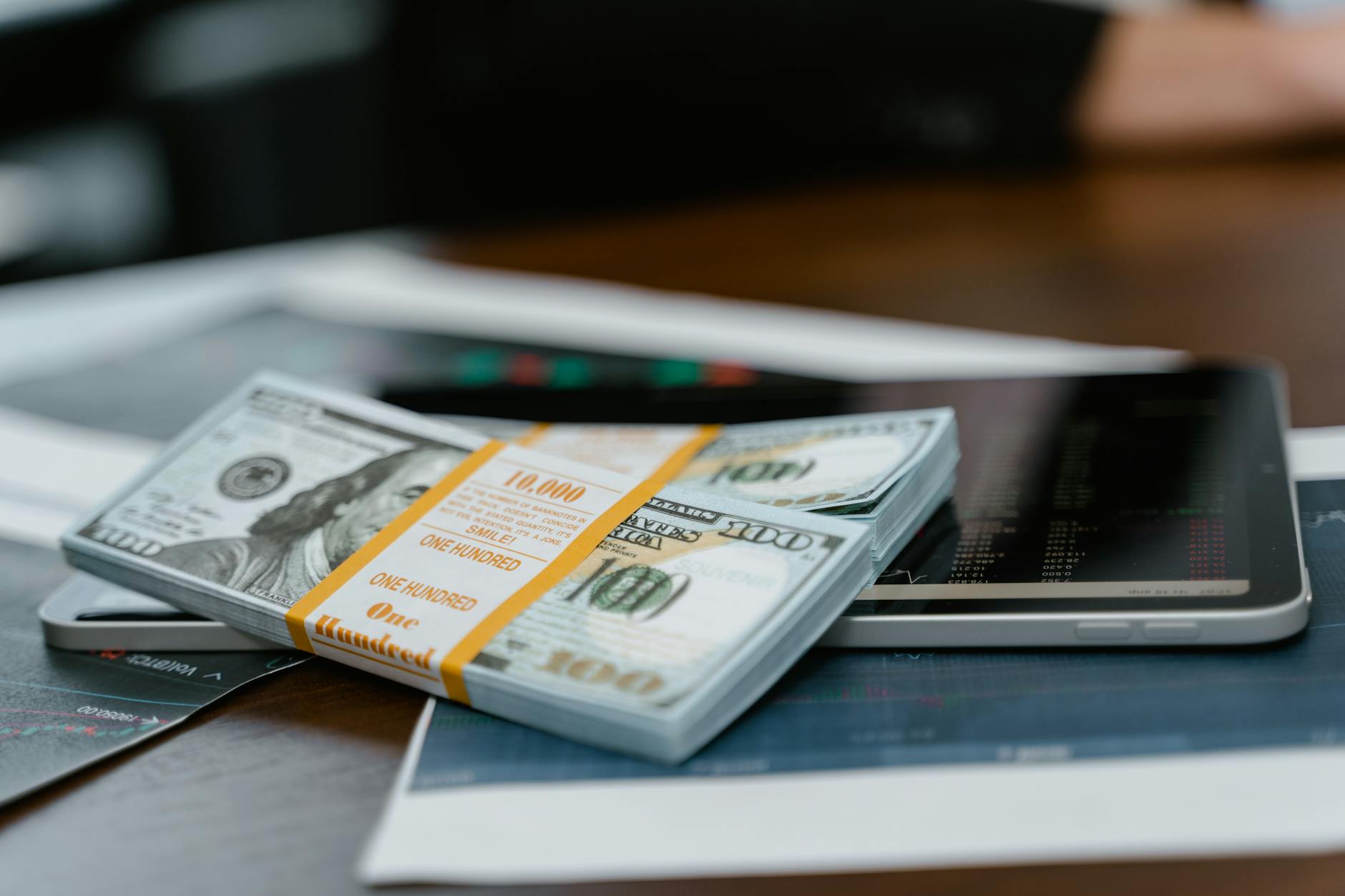 Bitcoin Adoption Rises Amid Deglobalization Trends and Influential Political Endorsements