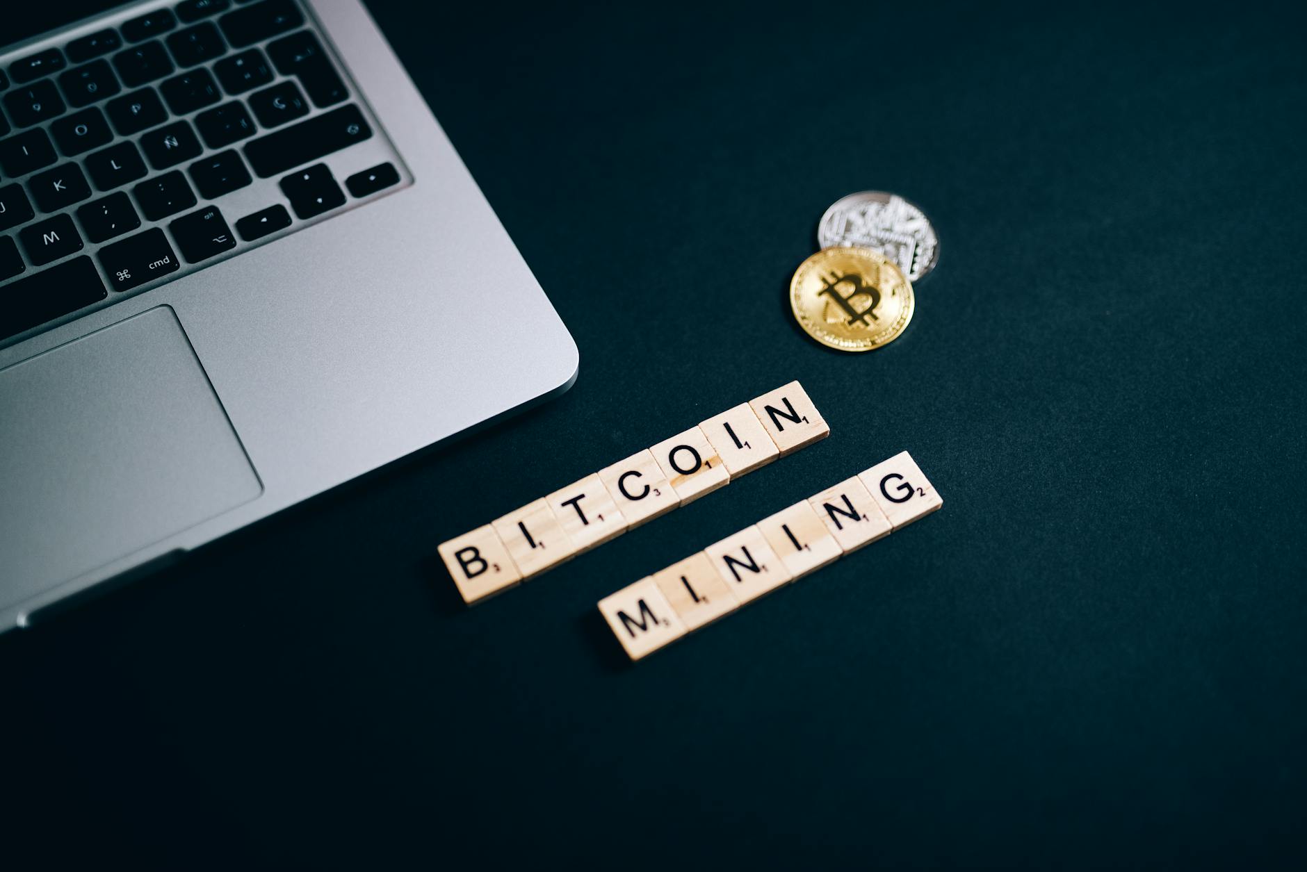 A digital wallet associated with Justin Sun gains notable attention for its access to a dinner event featuring Donald Trump, identified as owned by HTX.