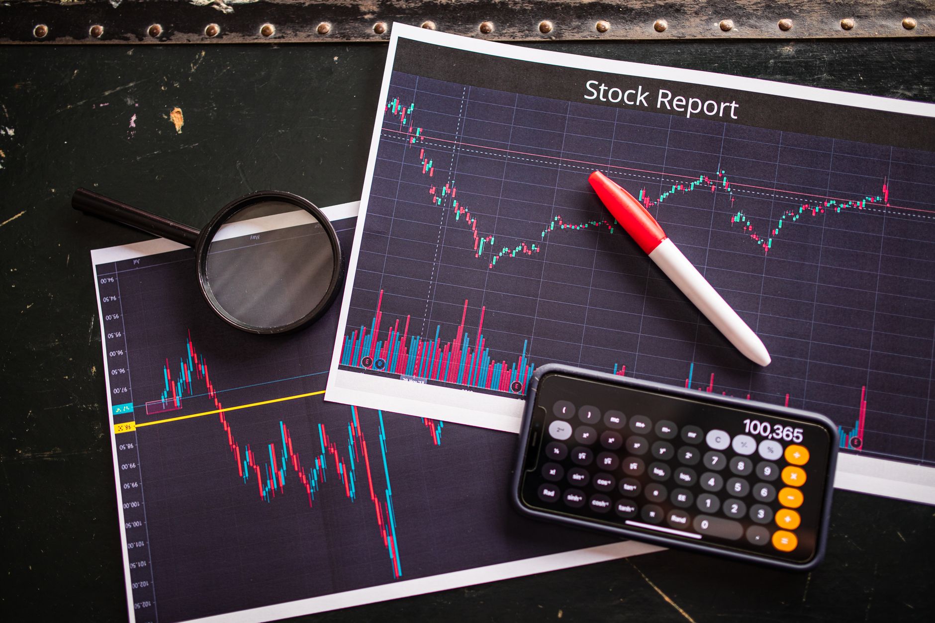Charles Schwab collaborates with Cboe to introduce binary options contracts for the S&P 500, reports the Wall Street Journal.