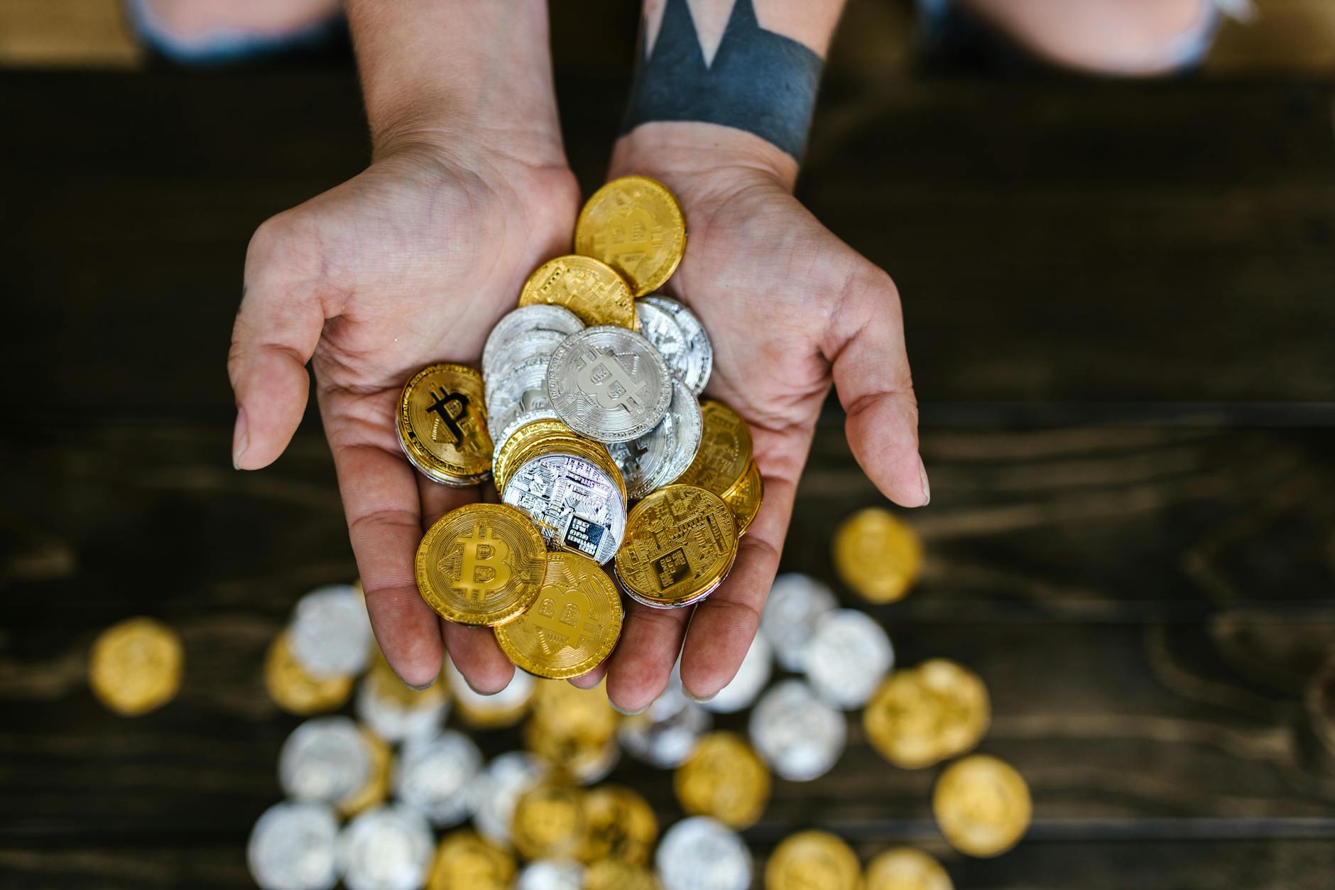 Apollo Crypto introduces management of tokenized mEVUSD aimed at optimizing stablecoin returns.