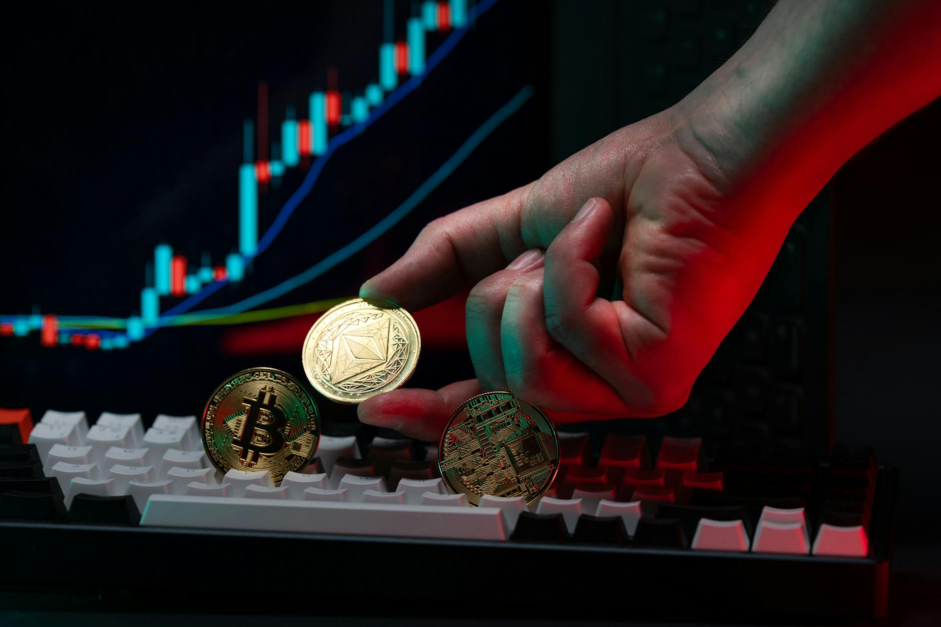 Exploring the Role of Insurance in Supporting Technological Advancements from the Industrial Age to the Era of Blockchain