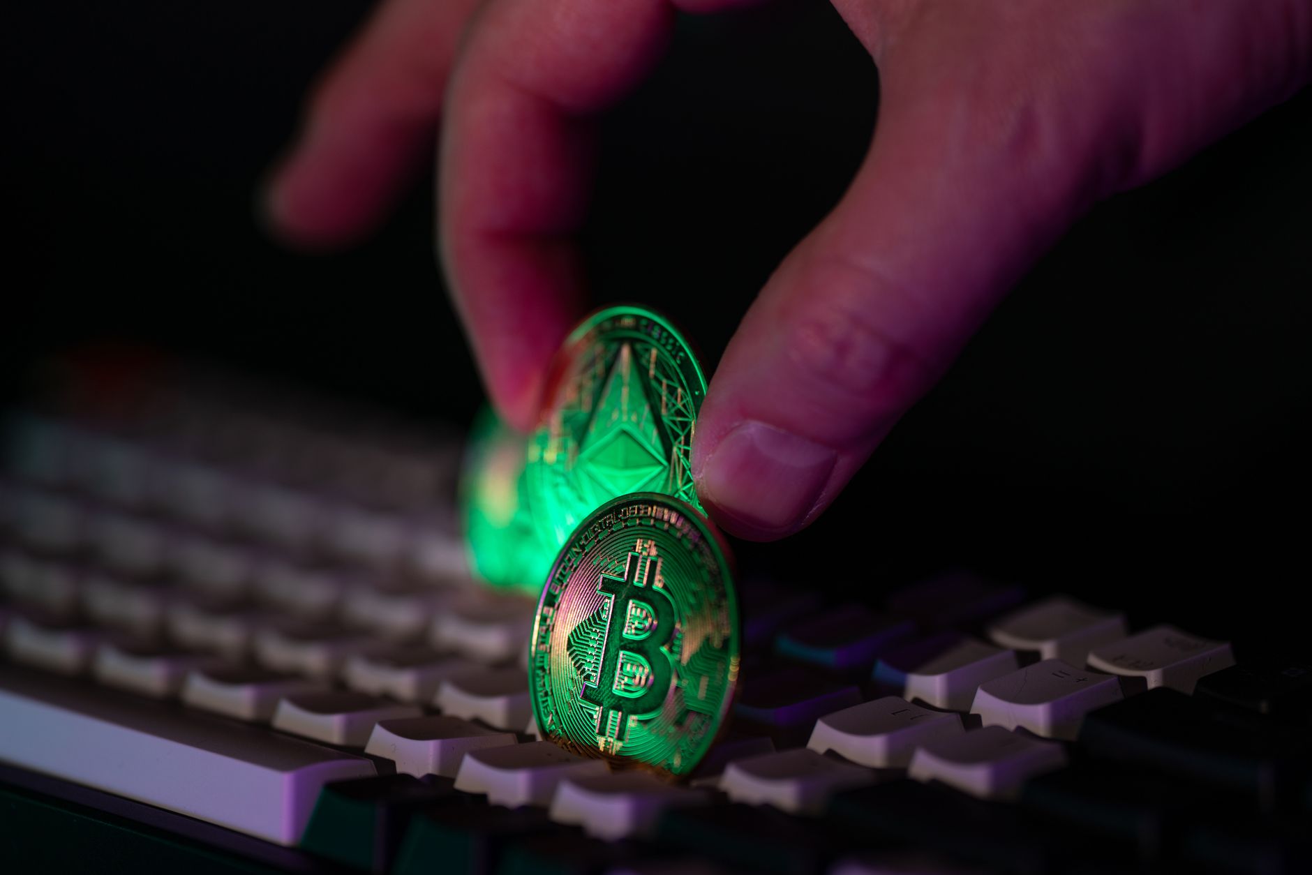 Texas siblings plead guilty to an $8 million cryptocurrency theft involving a family held at gunpoint, with potential prison sentences extending to 20 years.